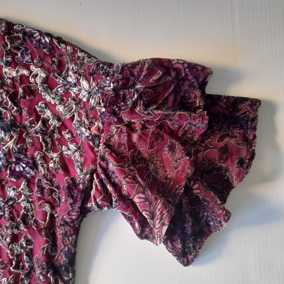 ● Lily White | velvet ruffle sleeve - Picture 10 of 11